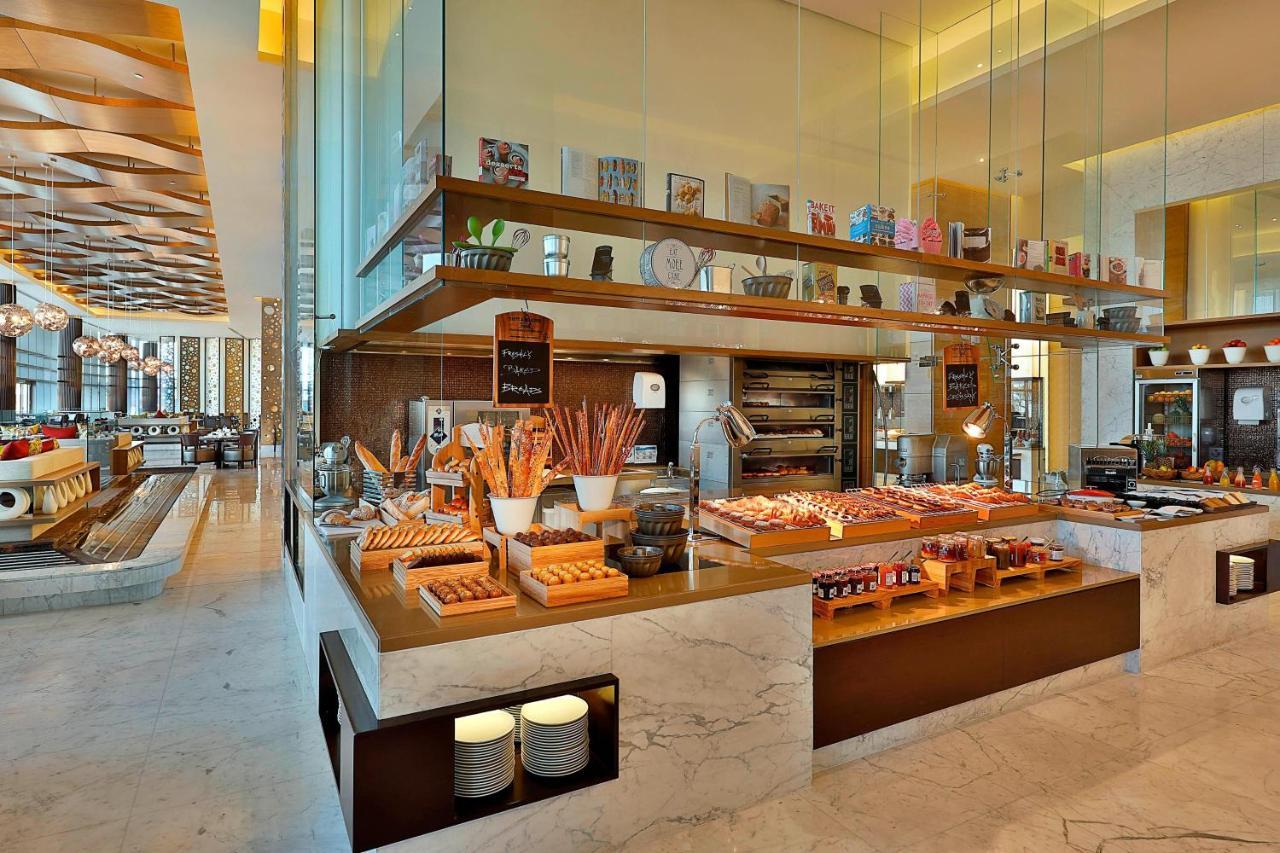 Marriott Hotel Al Forsan, Abu Dabi Exterior foto The buffet at the hotel