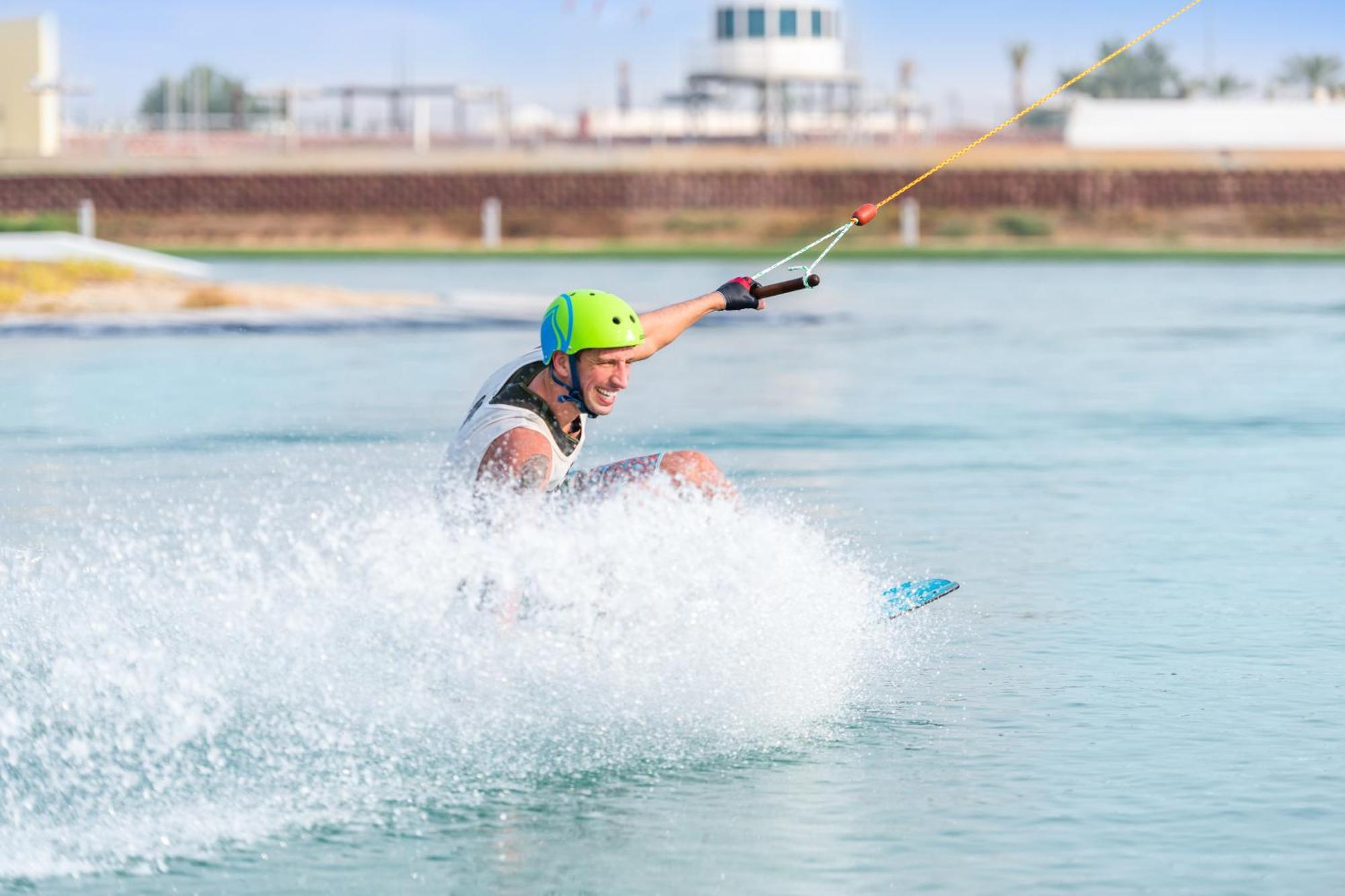 Marriott Hotel Al Forsan, Abu Dabi Exterior foto A wakeboarder