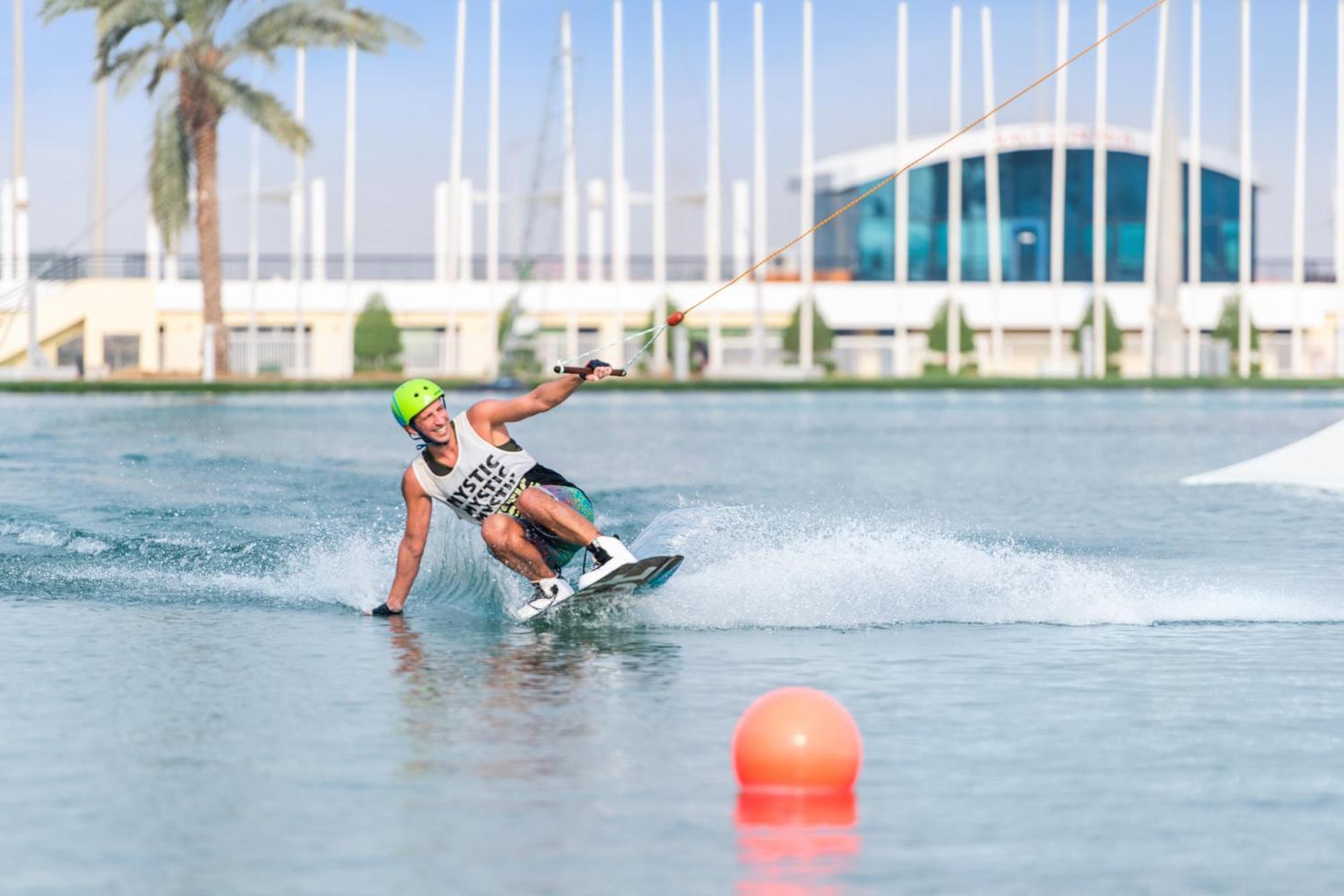 Marriott Hotel Al Forsan, Abu Dabi Exterior foto Dubai Motor City Wake Park
