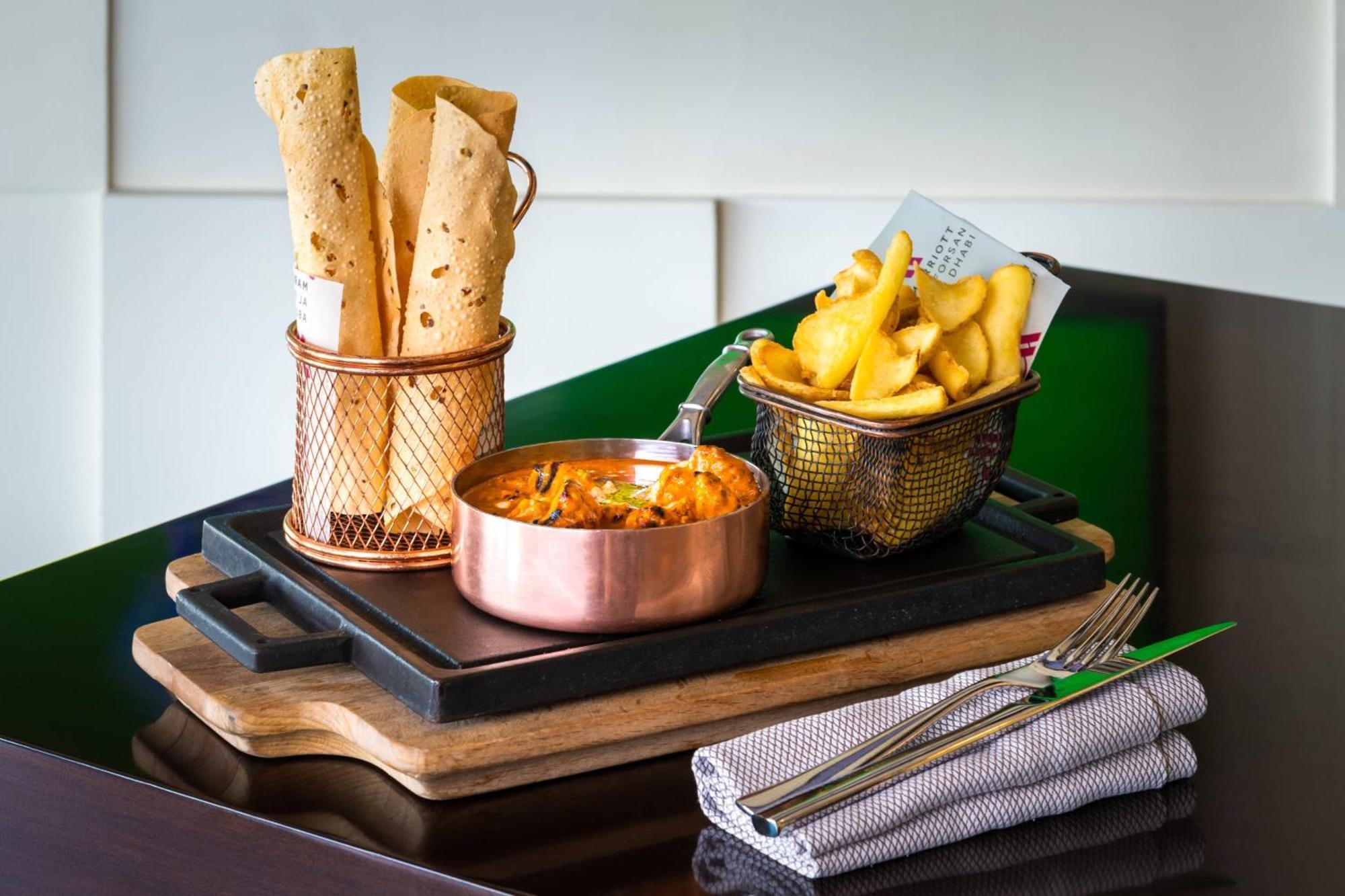 Marriott Hotel Al Forsan, Abu Dabi Exterior foto Indian food