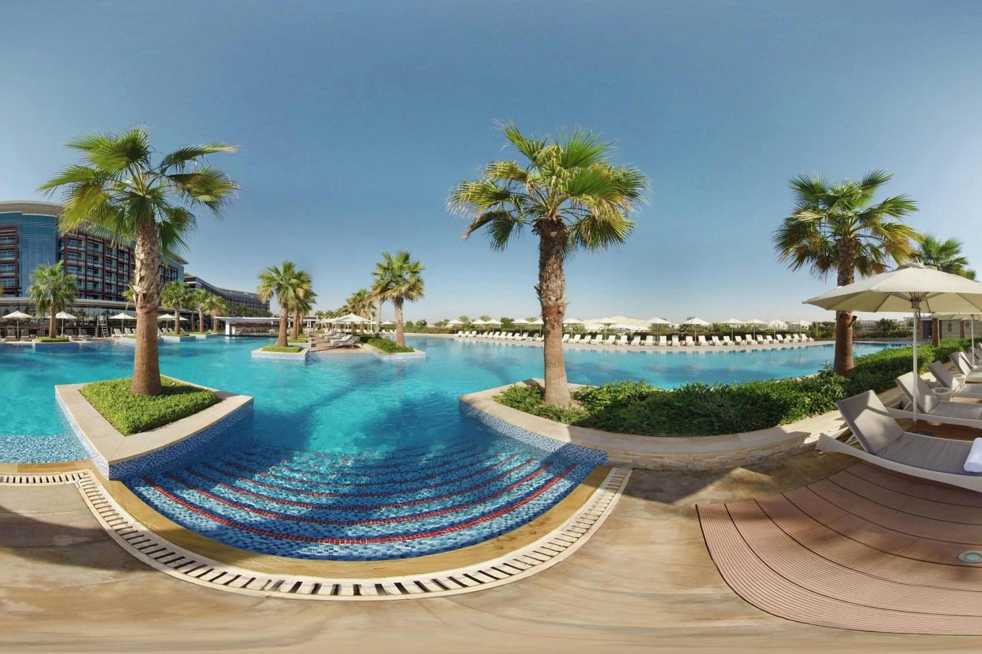 Marriott Hotel Al Forsan, Abu Dabi Exterior foto A 360° panorama of the pool at the Hilton Sharm El Sheikh Resort