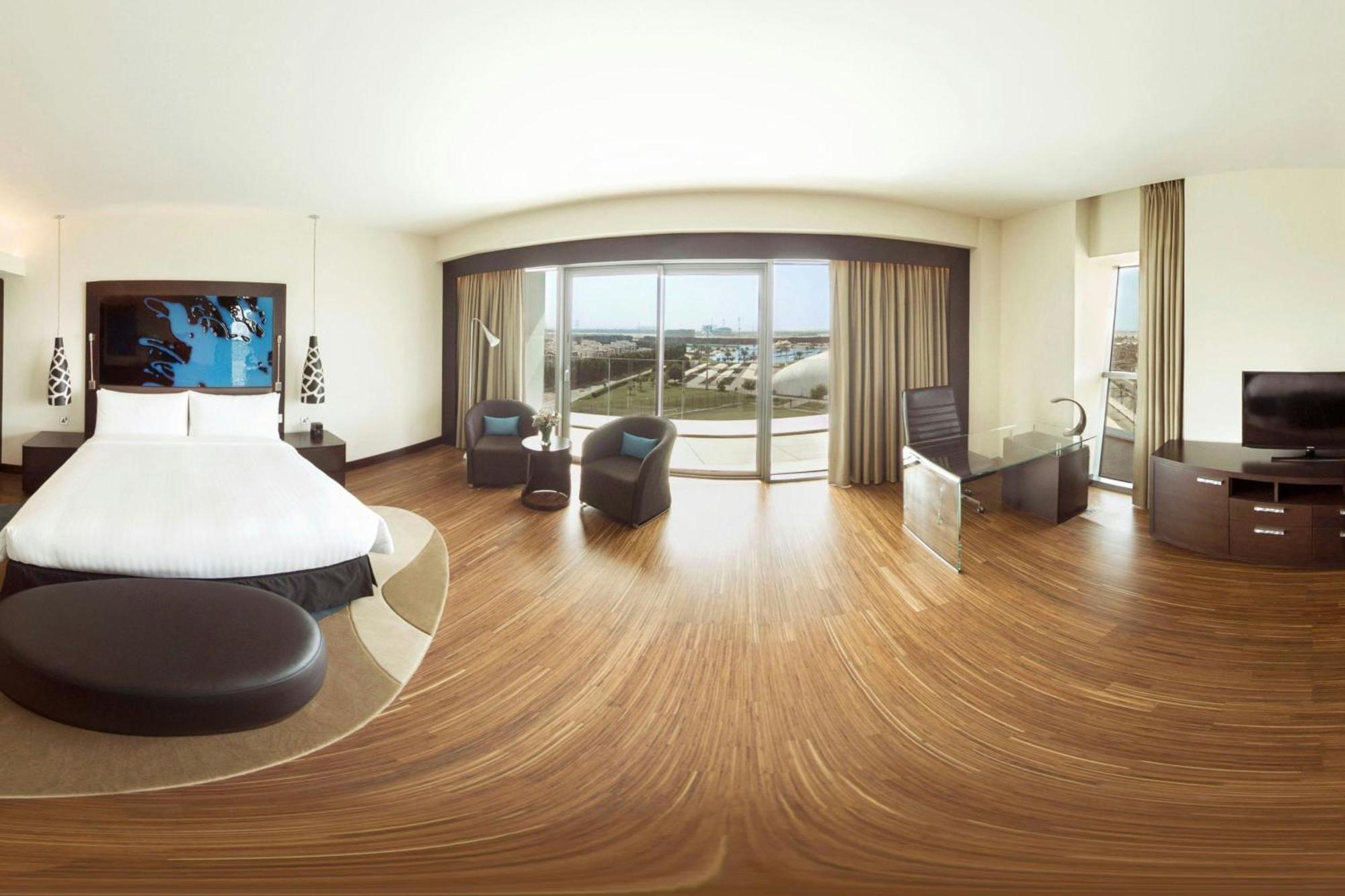 Marriott Hotel Al Forsan, Abu Dabi Exterior foto A 360° image of a hotel room