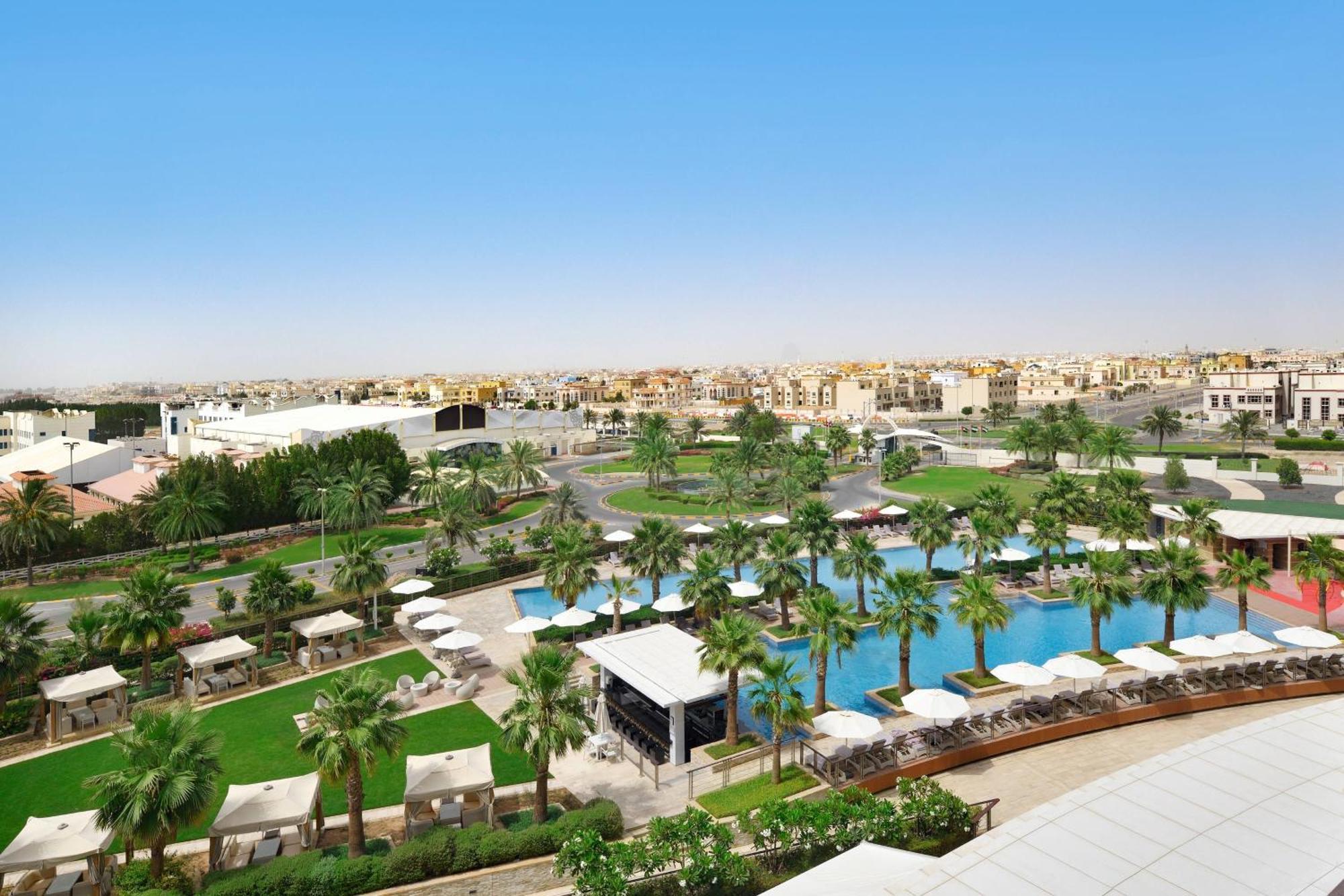 Marriott Hotel Al Forsan, Abu Dabi Exterior foto View of the pool at the Westin Dubai